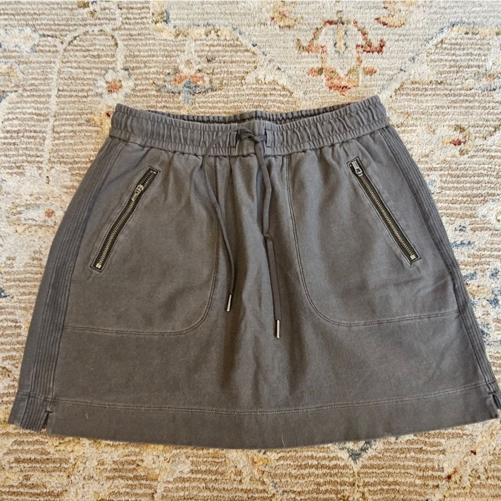 Athleta Faralon Skirt In Gray. Sz 2. Total Length 15". Excellent Condition